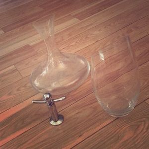 A set of crystal vase and a wine decanter